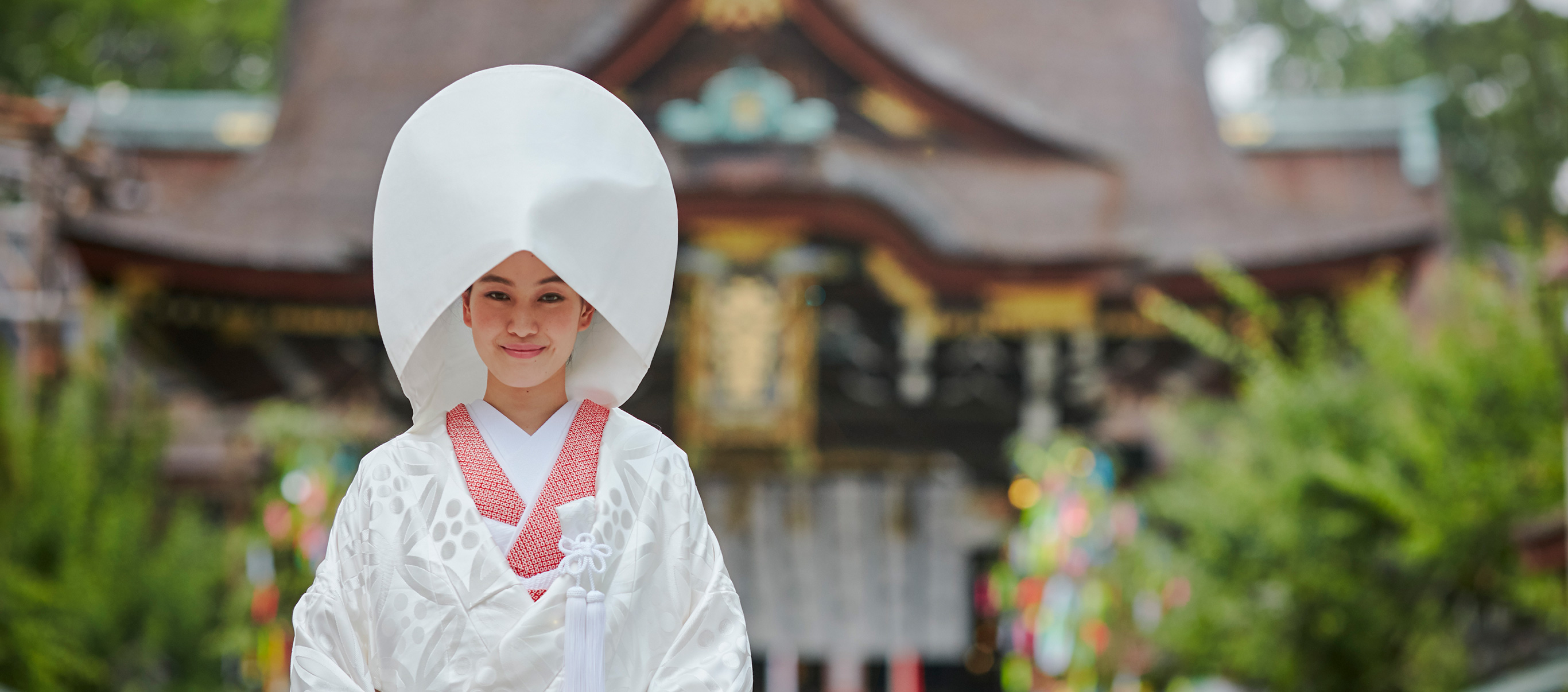 Full-fledged Japanese wedding at a shrine or temple